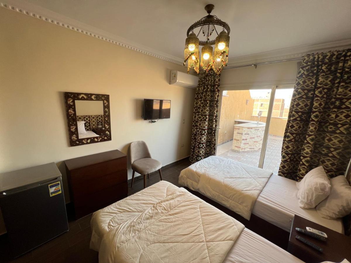 Bedouin Pyramids View Hotel Kafret el-Gabal Exterior foto