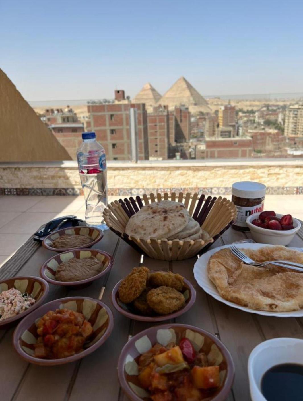 Bedouin Pyramids View Hotel Kafret el-Gabal Exterior foto